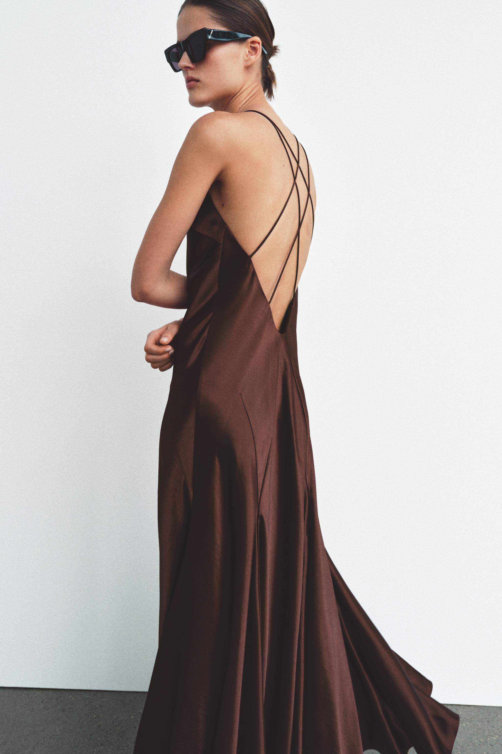 ROBE LONGUE SATINÉE AVEC VOLUME